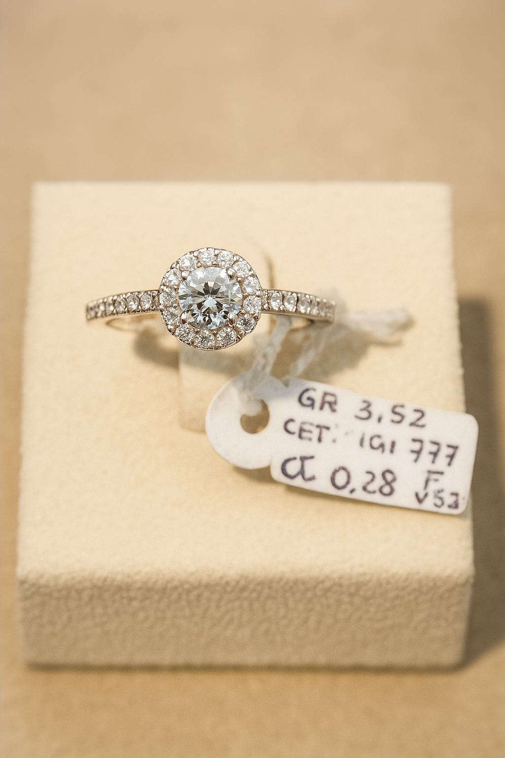 Anello Contorno in Oro Bianco con Diamante