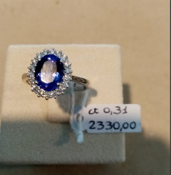 Anello in Oro Bianco con Tanzanite blu e Diamanti