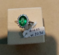 Anello in Oro Bianco con Smeraldo e Diamanti