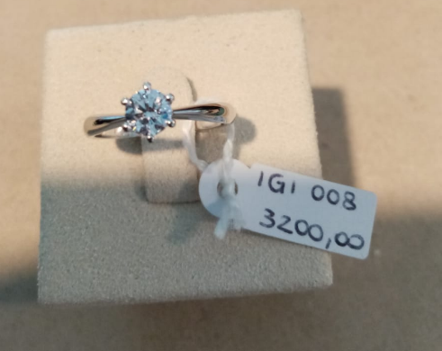 Anello Solitario in Oro Bianco con Diamante
